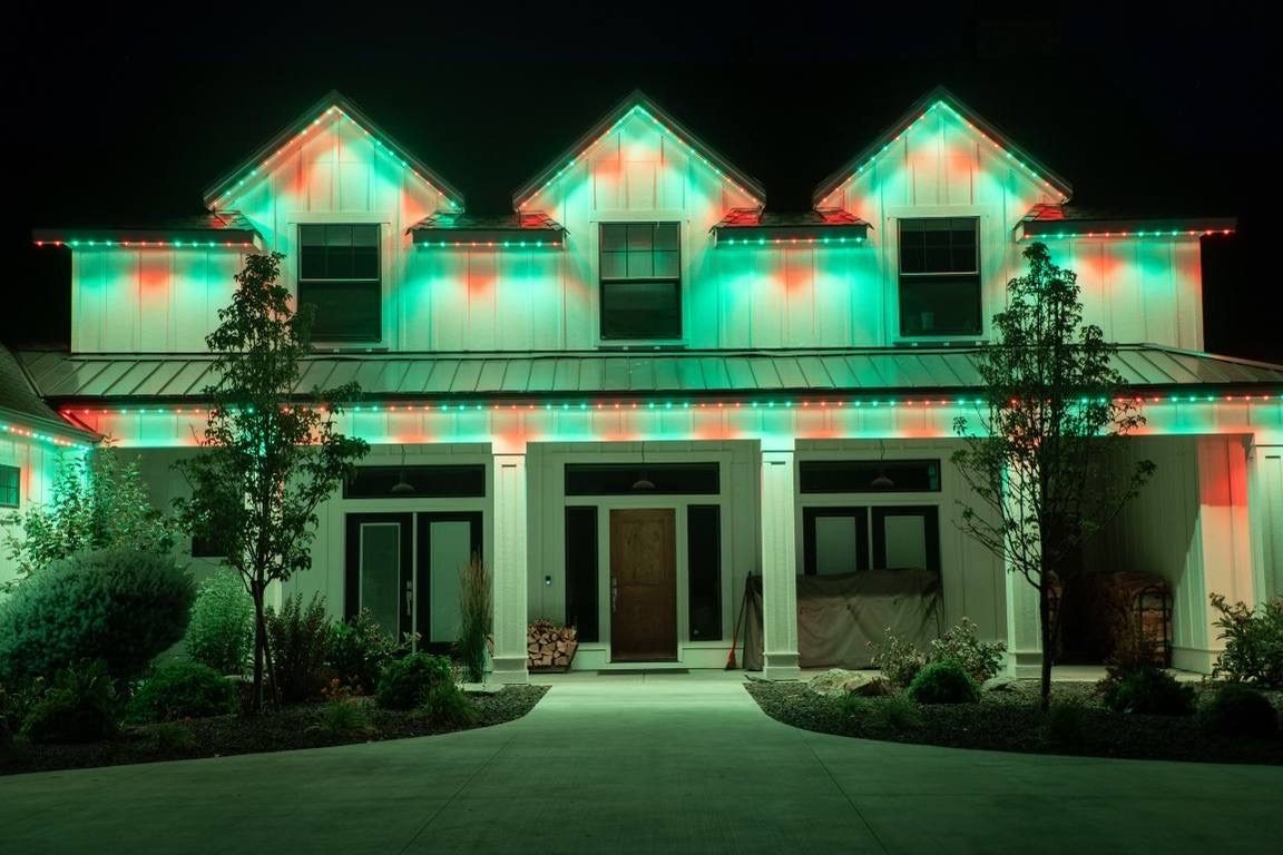 Color-changing LED roofline lighting, red and green